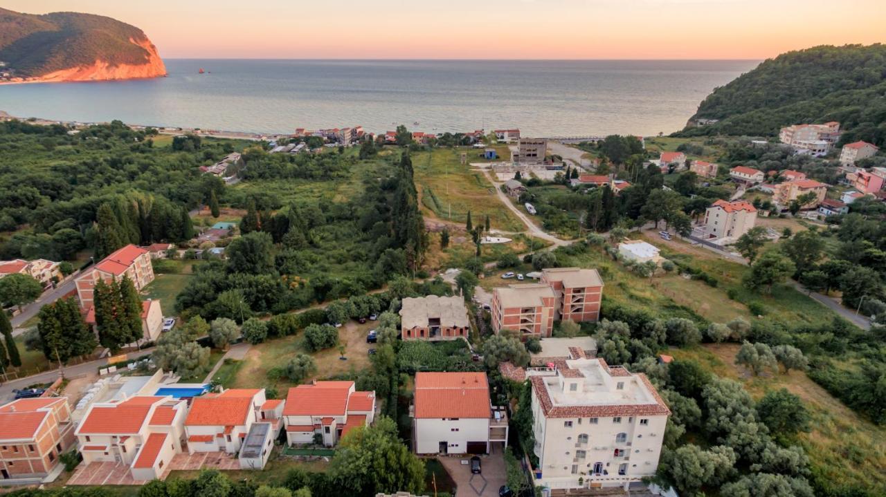 Apartments Viktorija Petrovazzo Esterno foto