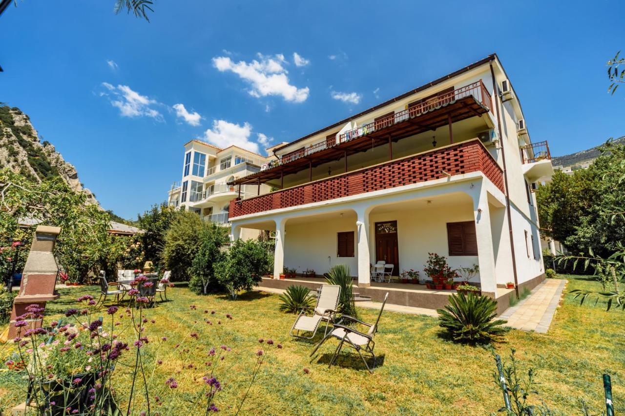 Apartments Viktorija Petrovazzo Esterno foto