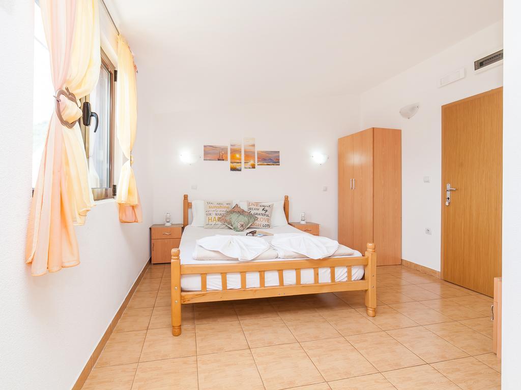 Apartments Viktorija Petrovazzo Esterno foto